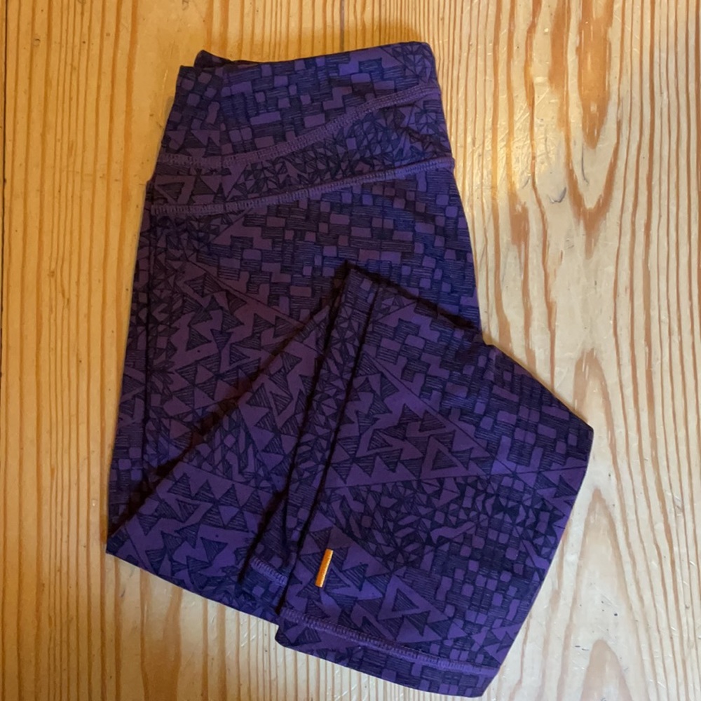 Lucy purple leggings geometric print cropped leggings workout yoga pants XS